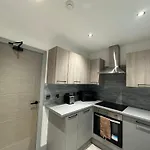 Serviced Ensuite Double Room - Near Greenwich Park - The O2 Arena - Nearby Transport Links To Central London - New Cross Station - Lewisham Se14