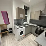 Serviced Ensuite Double Room - Near Greenwich Park - The O2 Arena - Nearby Transport Links To Central London - New Cross Station - Lewisham Se14