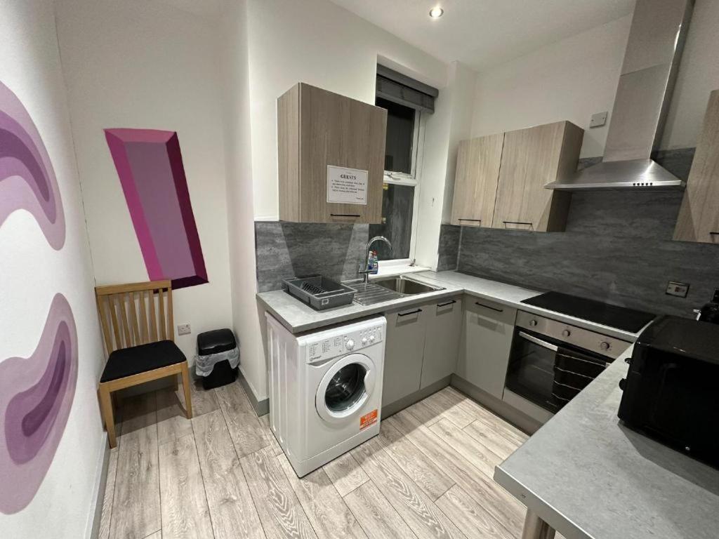 Serviced Ensuite Double - Near Greenwich Park - The O2 Arena - Nearby Transport Links To - New Cross Station - Lewisham Se14 * Londra